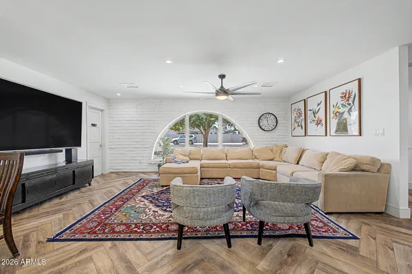 $810,000 | 10845 North 34th Street, Phoenix, AZ 85028