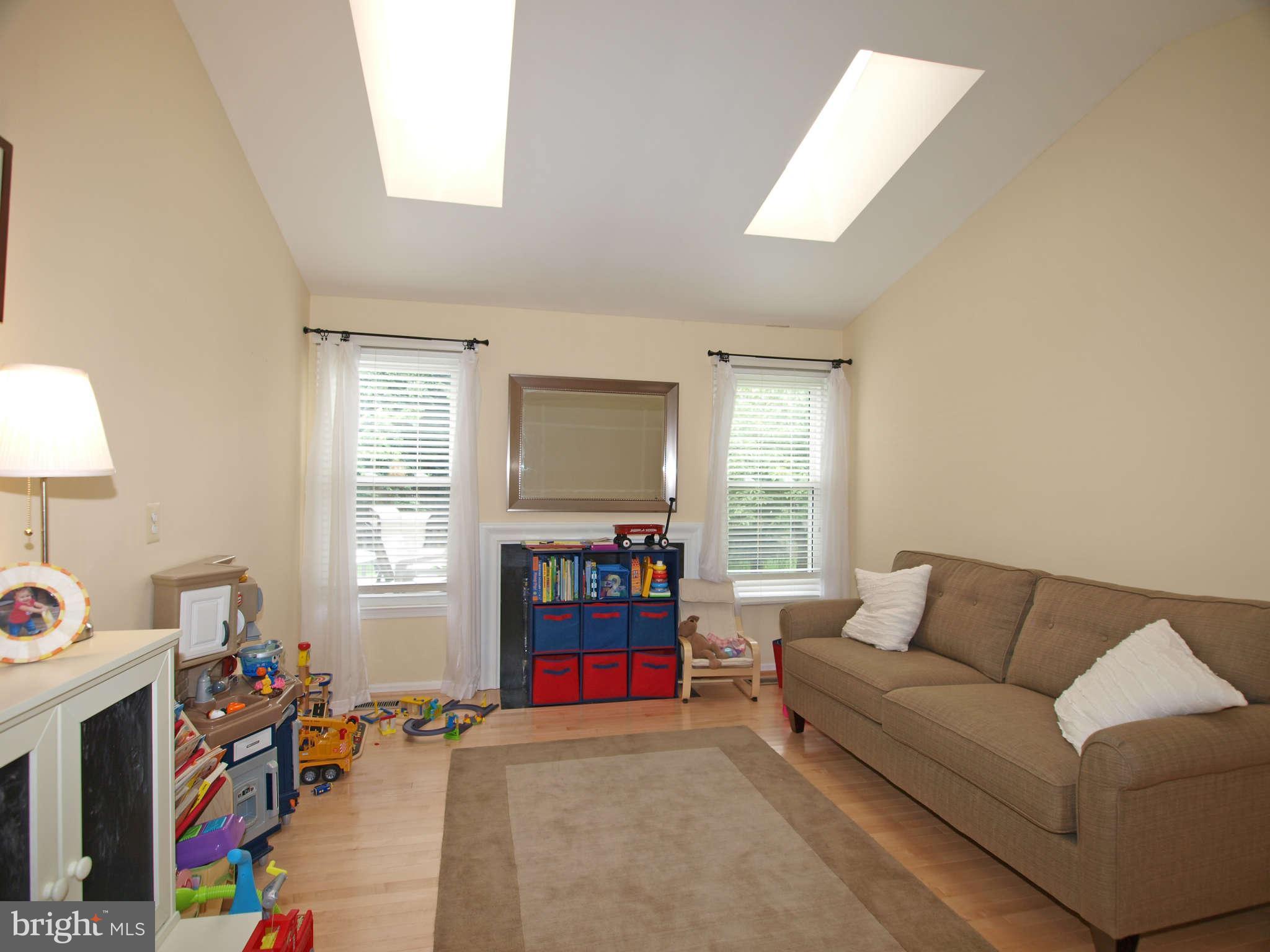 516 Cosgrave Way Silver Spring, MD 20902 - Photo 12 of 27 Family Room