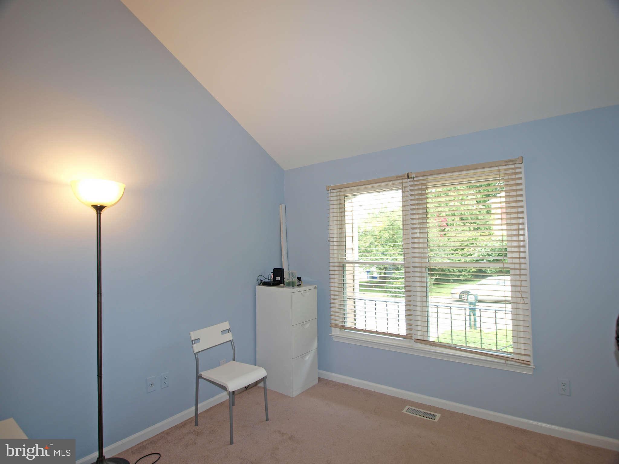 516 Cosgrave Way Silver Spring, MD 20902 - Photo 5 of 27 Library Den