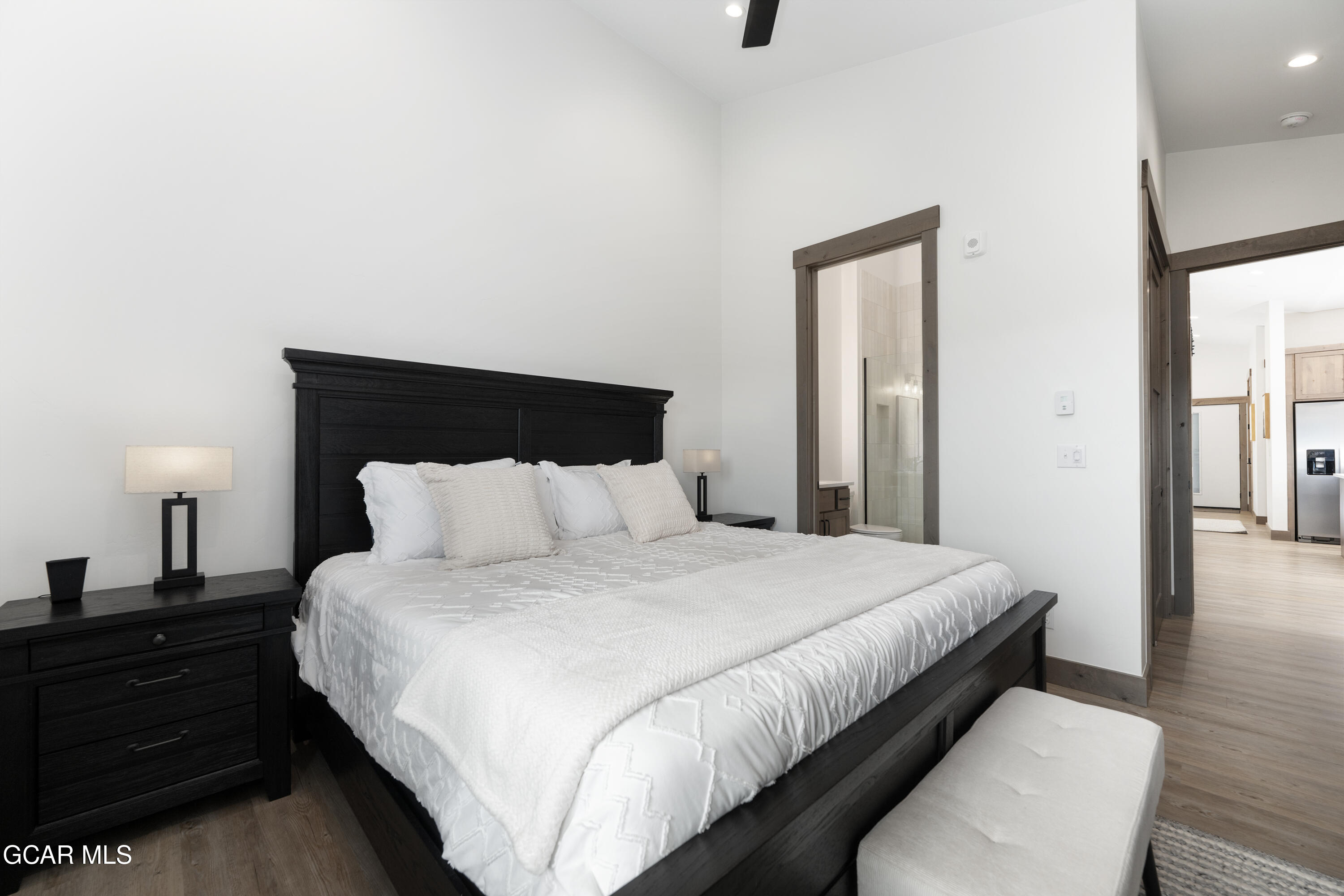 96 Meadow Trail, Unit G304 Fraser, CO 80442 - Photo 18 of 37 a bedroom with a bed and a lamp