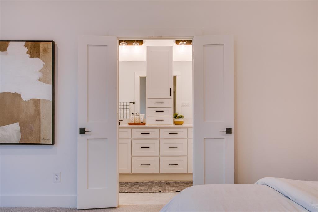 2130 Shea Road, Unit 1002 Dallas, TX 75235 - Photo 25 of 39 View of bedroom