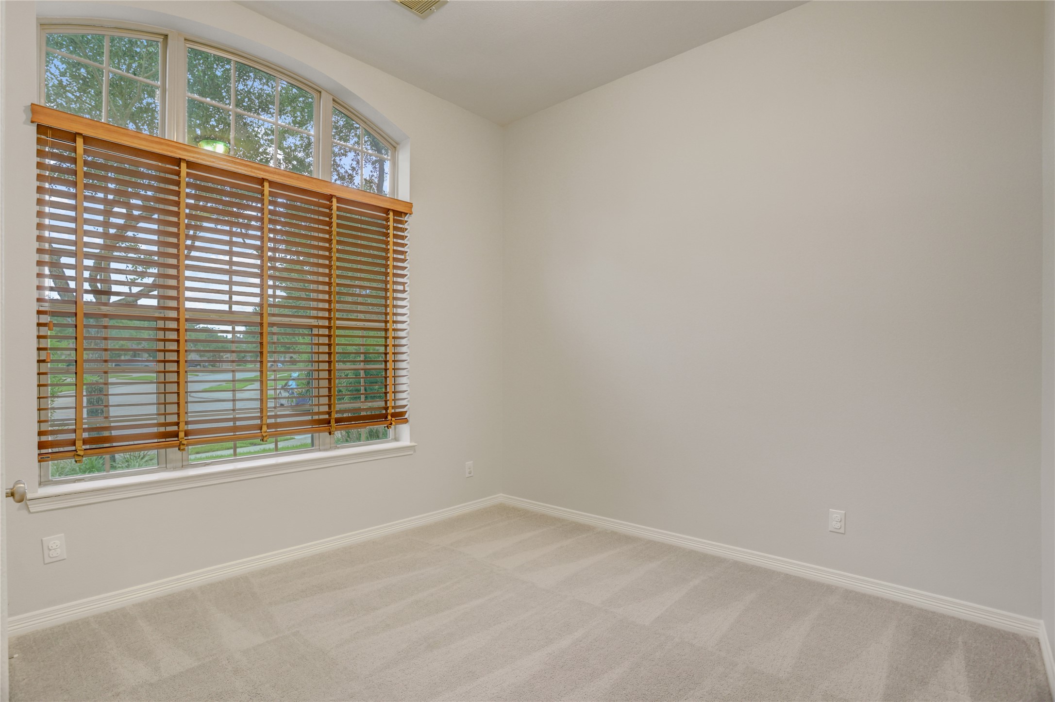 3002 Currant Drive Manvel, TX 77578 - Photo 27 of 43 a view of an empty room with a window