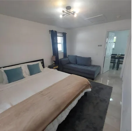 $3,300 | 1670 Northeast 1st Avenue, Pompano Beach, FL 33060