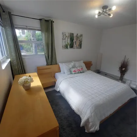 $3,300 | 1670 Northeast 1st Avenue, Pompano Beach, FL 33060