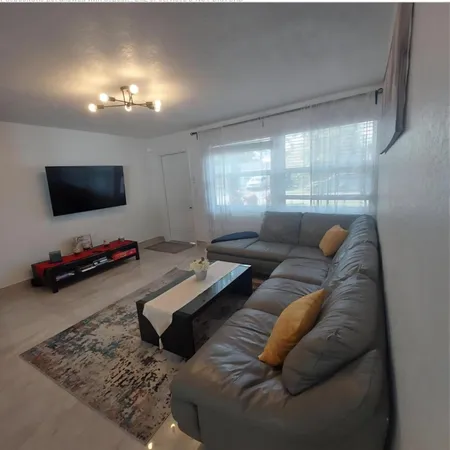 $3,300 | 1670 Northeast 1st Avenue, Pompano Beach, FL 33060