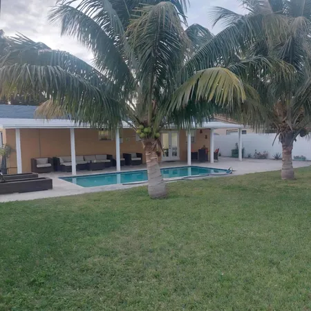 $3,300 | 1670 Northeast 1st Avenue, Pompano Beach, FL 33060