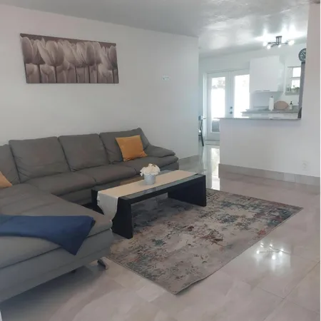 $3,300 | 1670 Northeast 1st Avenue, Pompano Beach, FL 33060