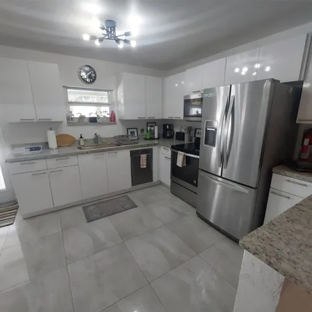 $3,300 | 1670 Northeast 1st Avenue, Pompano Beach, FL 33060