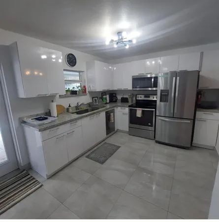 $3,300 | 1670 Northeast 1st Avenue, Pompano Beach, FL 33060