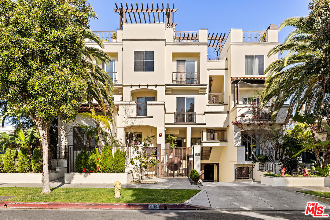 632 North Kings Road, Unit 201 West Hollywood, CA 90048 - Photo 14 of 14 a front view of a building with street view