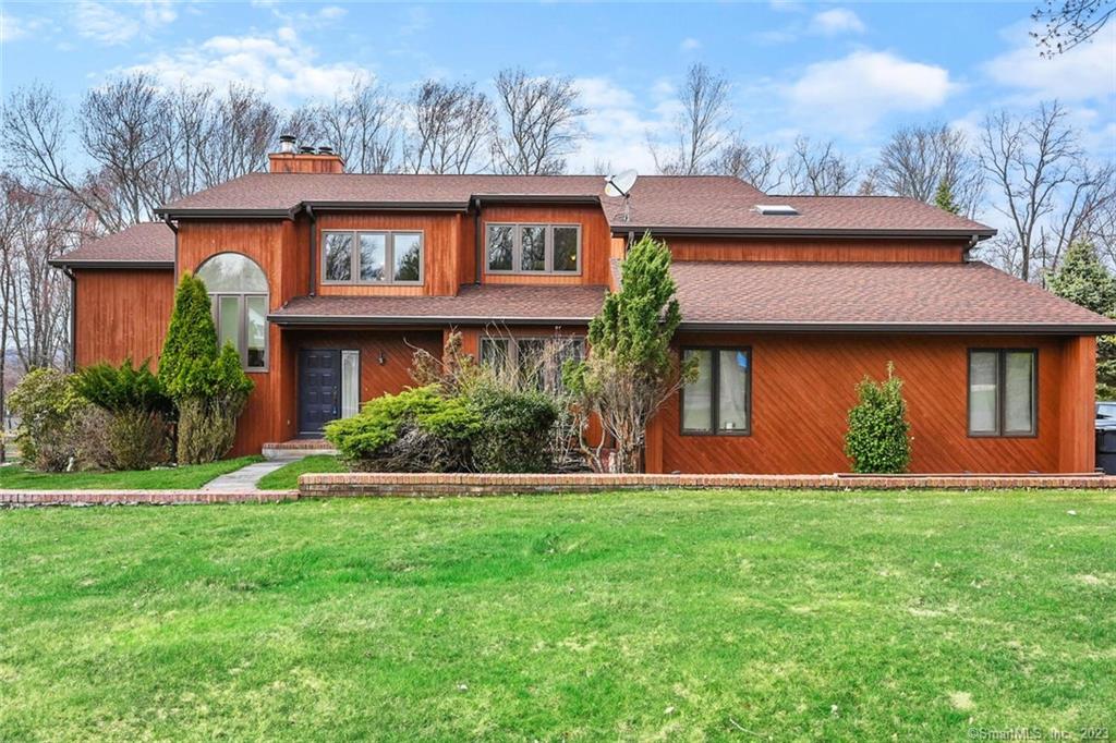 15 Woodridge Lane, New Fairfield, CT 06812 Compass