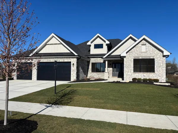 $829,900 | 12984 Spirea Avenue, St. John, IN 46373