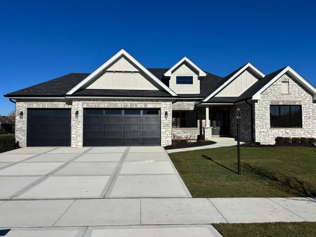 $859,900 | 12984 Spirea Avenue, St. John, IN 46373