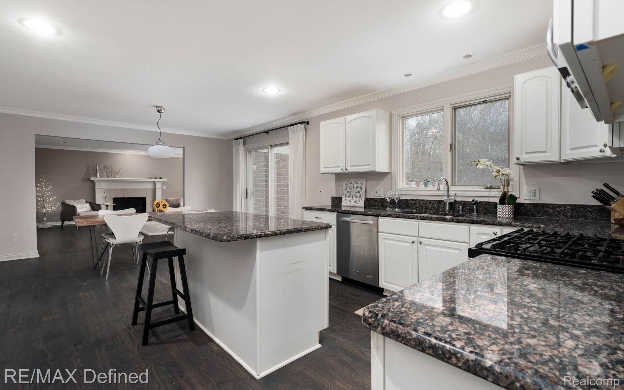 6566 Chatham Circle Rochester, MI 48306 - Photo 20 of 50 21-web-or-mls-6566-Chatham-Cir-21.jpg