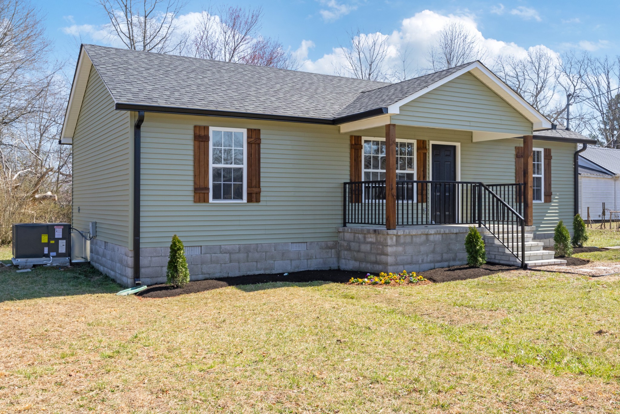 813 Lowry Street Manchester, TN 37355 - Photo 2 of 21 Gallery Image 2