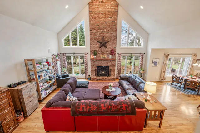 $900,000 | E5975 Sunset Court, Weyauwega, WI 54983