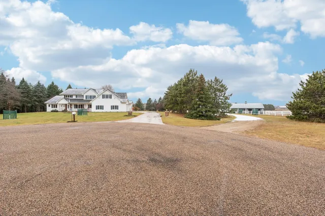 $900,000 | E5975 Sunset Court, Weyauwega, WI 54983