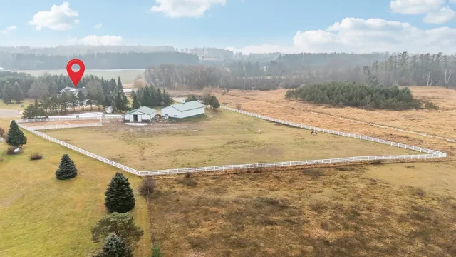 $900,000 | E5975 Sunset Court, Weyauwega, WI 54983