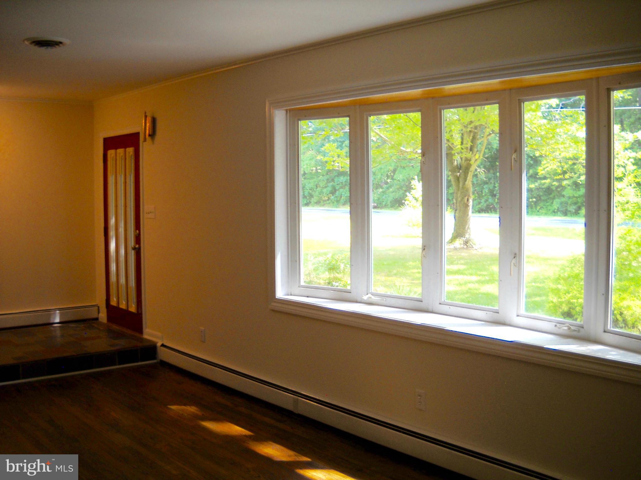 9084 Glebe Creek Road Easton, MD 21601 - Photo 4 of 13 Living Room