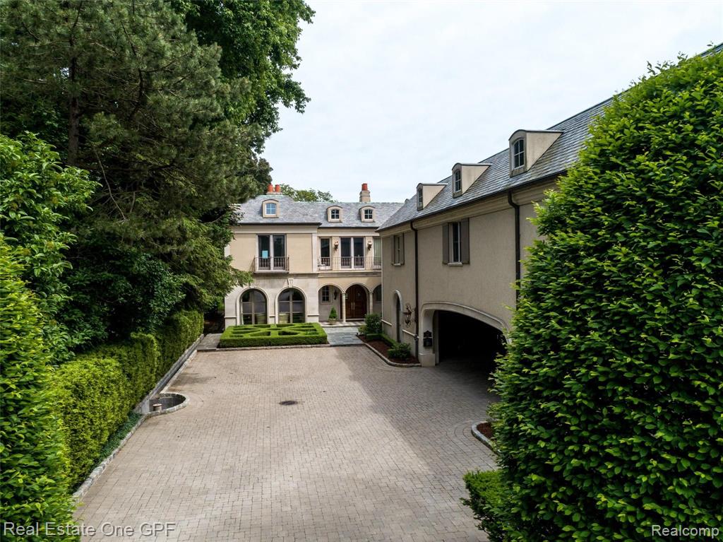 992 Lake Shore Road Grosse Pointe Shores, MI 48236 - Photo 7 of 59