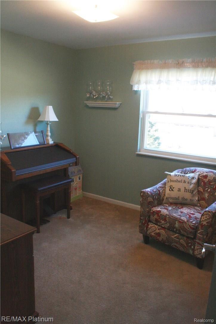 1037 Pine Ridge Road Milford, MI 48380 - Photo 19 of 21 IMG_2994.jpg