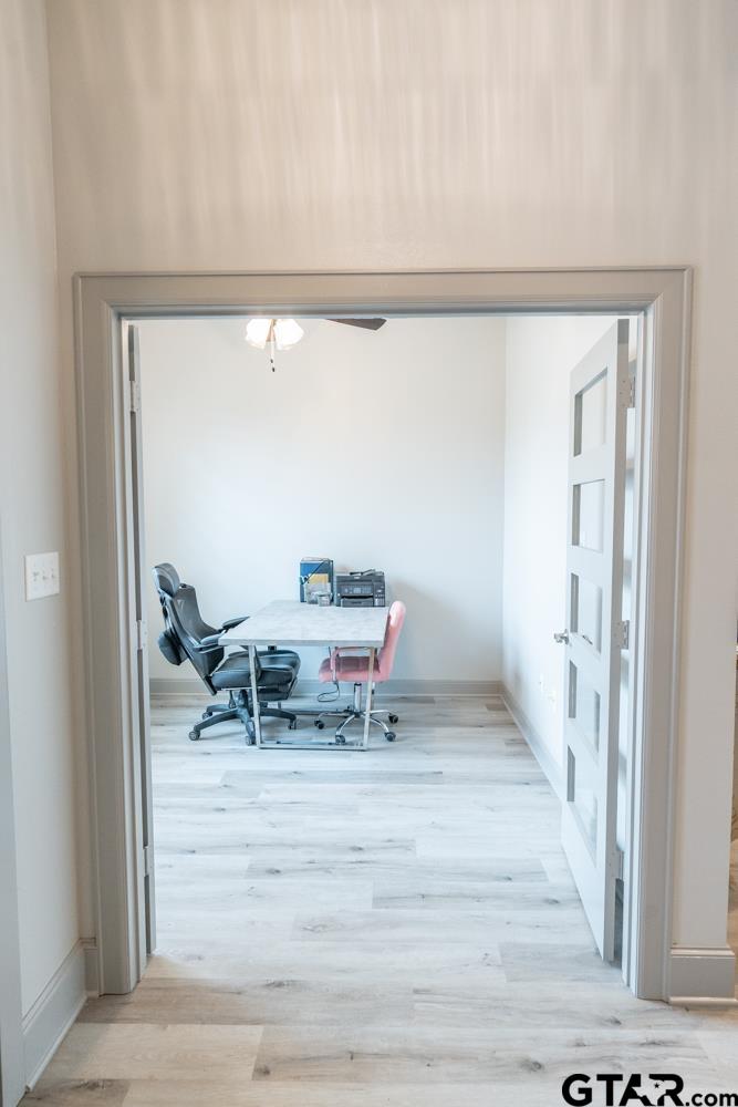 3531 Chapel View Tyler, TX 75707 - Photo 9 of 48 a living room with furniture and a table
