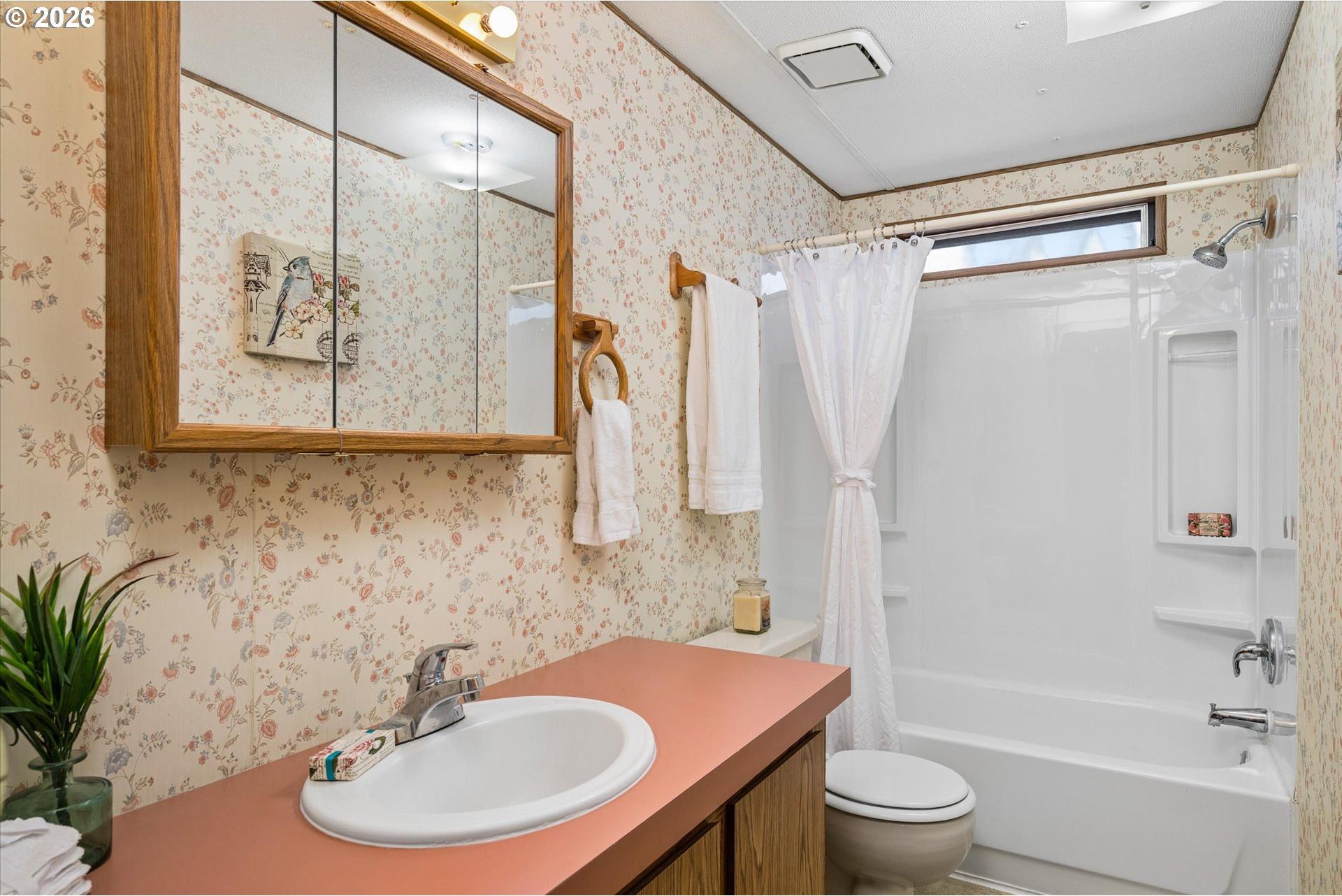2150 Laura Street, Unit 119 Springfield, OR 97477 - Photo 21 of 37 Bathroom