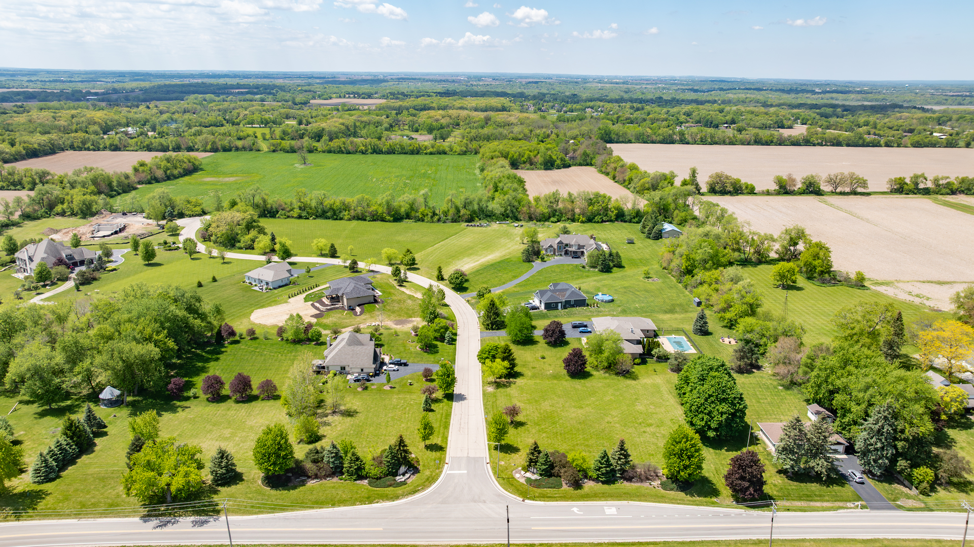 2600 Sanctuary Lane Spring Grove, IL 60081 - Photo 10 of 11 an aerial view of a residential houses with outdoor space and seating