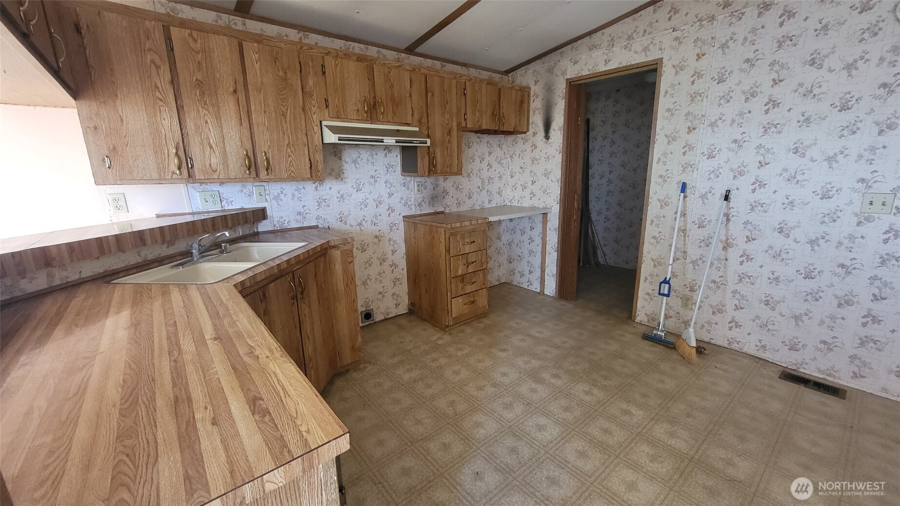2750 Ne Road Soap Lake, WA 98851 - Photo 4 of 19