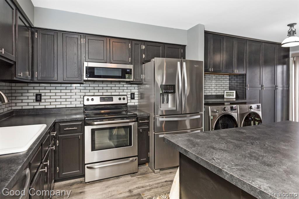 24541 Woodbridge Road Warren, MI 48091 - Photo 2 of 18