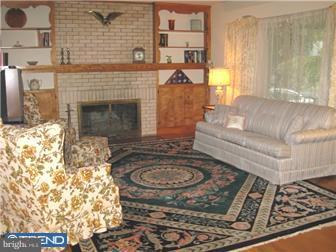 135 Coleman Road Hamilton, NJ 08690 - Photo 3 of 9 Living Room