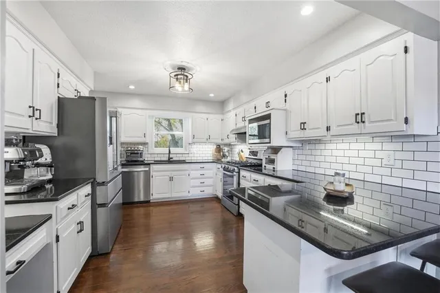 $329,950 | 1716 Northeast Misty Lane, Lee's Summit, MO 64086