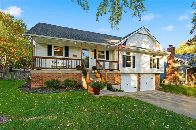 $329,950 | 1716 Northeast Misty Lane, Lee's Summit, MO 64086