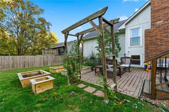 $329,950 | 1716 Northeast Misty Lane, Lee's Summit, MO 64086