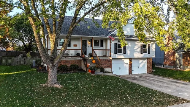 $329,950 | 1716 Northeast Misty Lane, Lee's Summit, MO 64086