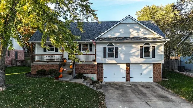 $329,950 | 1716 Northeast Misty Lane, Lee's Summit, MO 64086