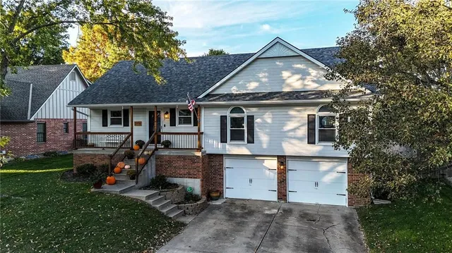 $329,950 | 1716 Northeast Misty Lane, Lee's Summit, MO 64086