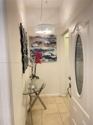 a view of entryway with elevator