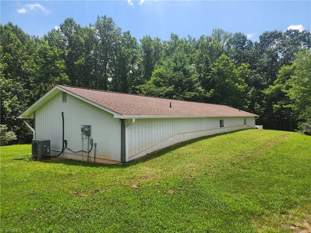 $1,400 | 59 Pear Tree Lane, Ararat, VA 24053
