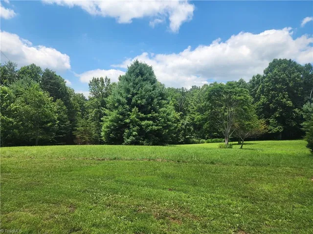 $1,400 | 59 Pear Tree Lane, Ararat, VA 24053