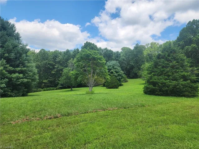 $1,400 | 59 Pear Tree Lane, Ararat, VA 24053