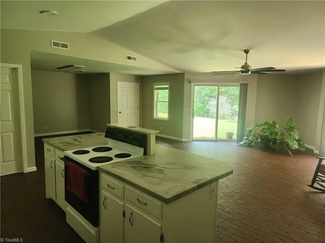 $1,400 | 59 Pear Tree Lane, Ararat, VA 24053