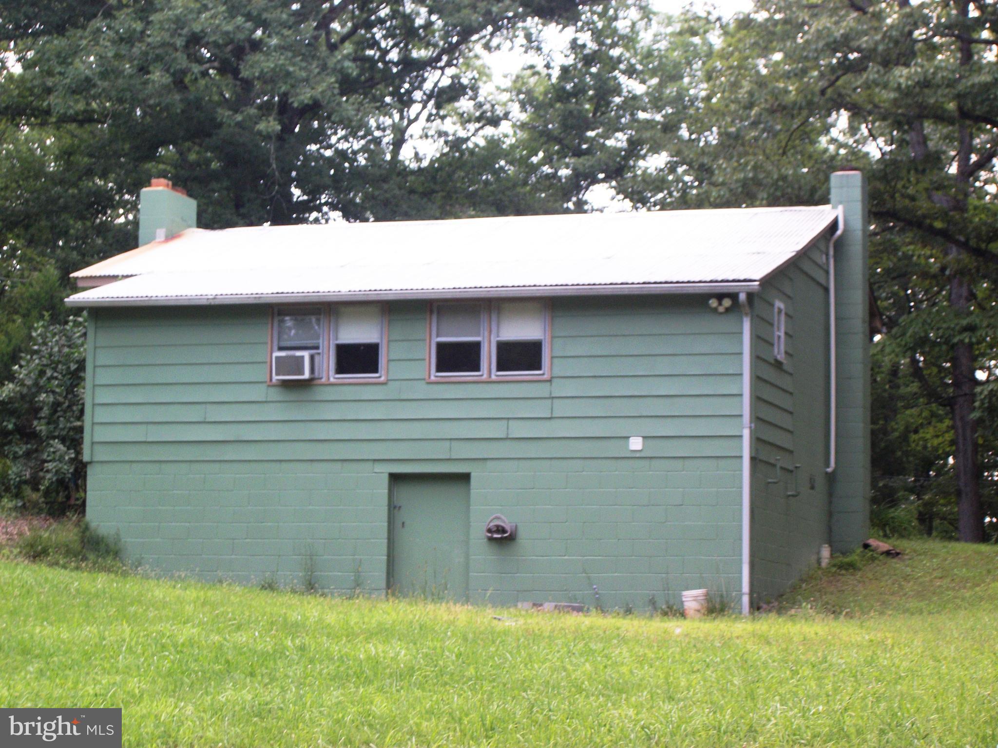 Exterior (Rear)