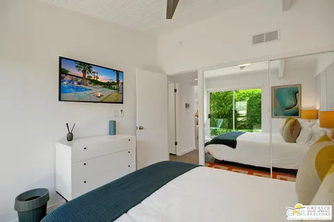 $1,075,000 | 406 East Desert Holly Circle, Palm Springs, CA 92262