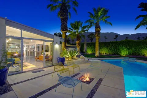 $1,075,000 | 406 East Desert Holly Circle, Palm Springs, CA 92262