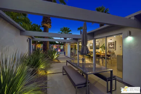 $1,075,000 | 406 East Desert Holly Circle, Palm Springs, CA 92262