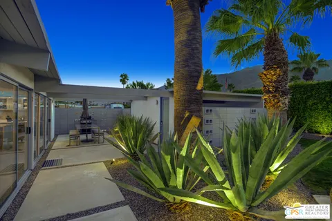 $1,075,000 | 406 East Desert Holly Circle, Palm Springs, CA 92262