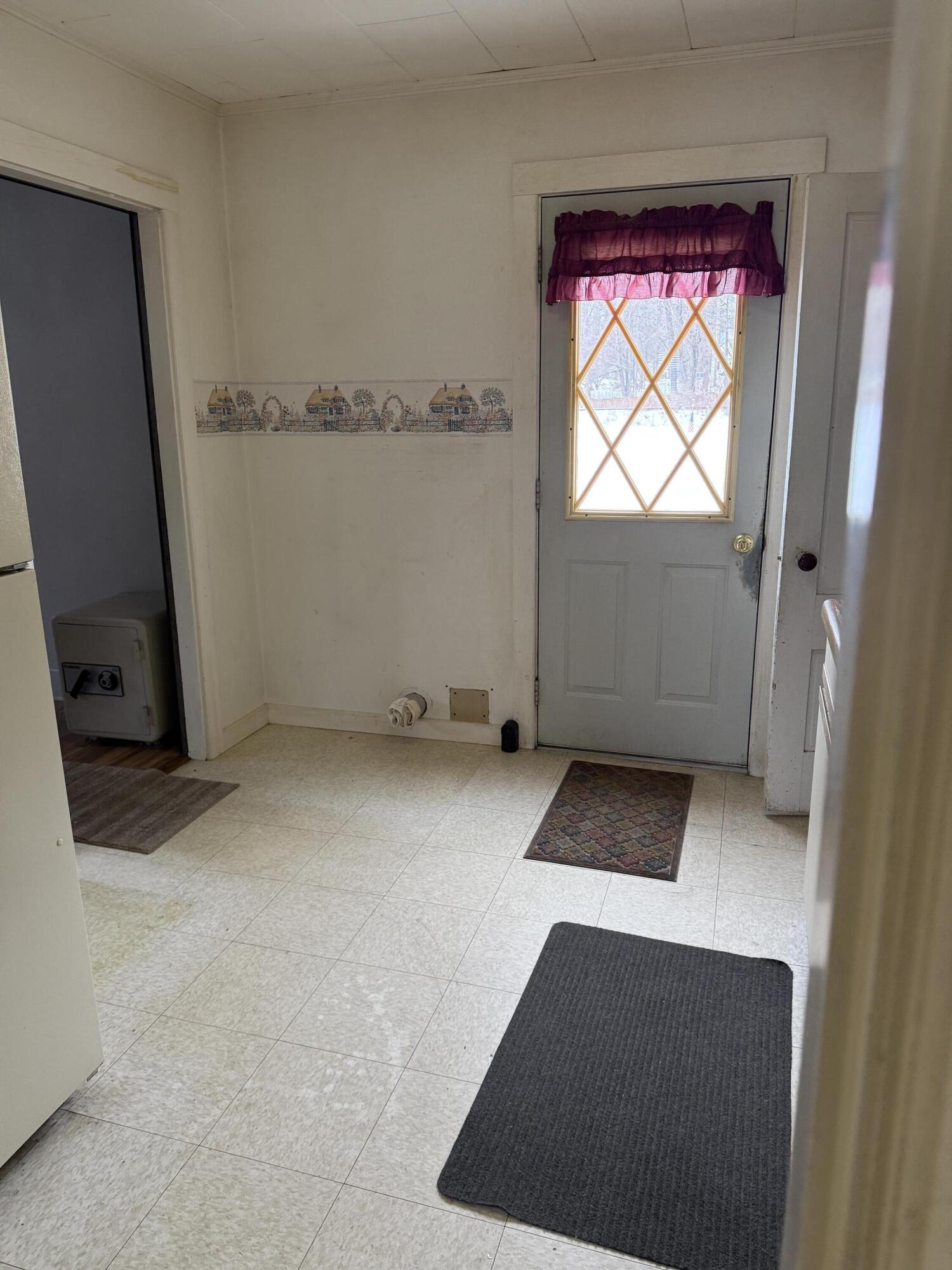 5 Nichol Street Paris, ME 04281 - Photo 6 of 30 side entrance to the kitchen