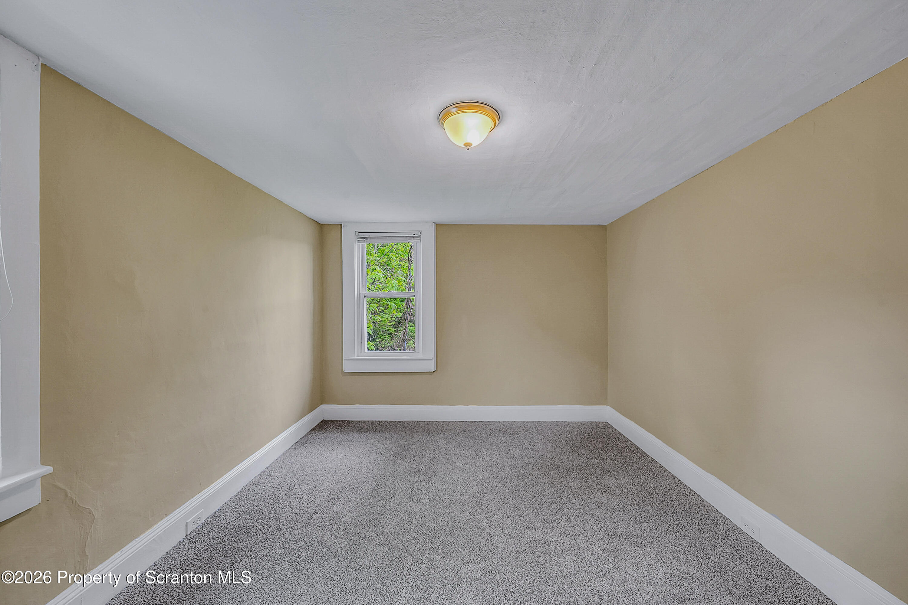 1120 Fisk Street Scranton, PA 18509 - Photo 13 of 22 R Fisk -23