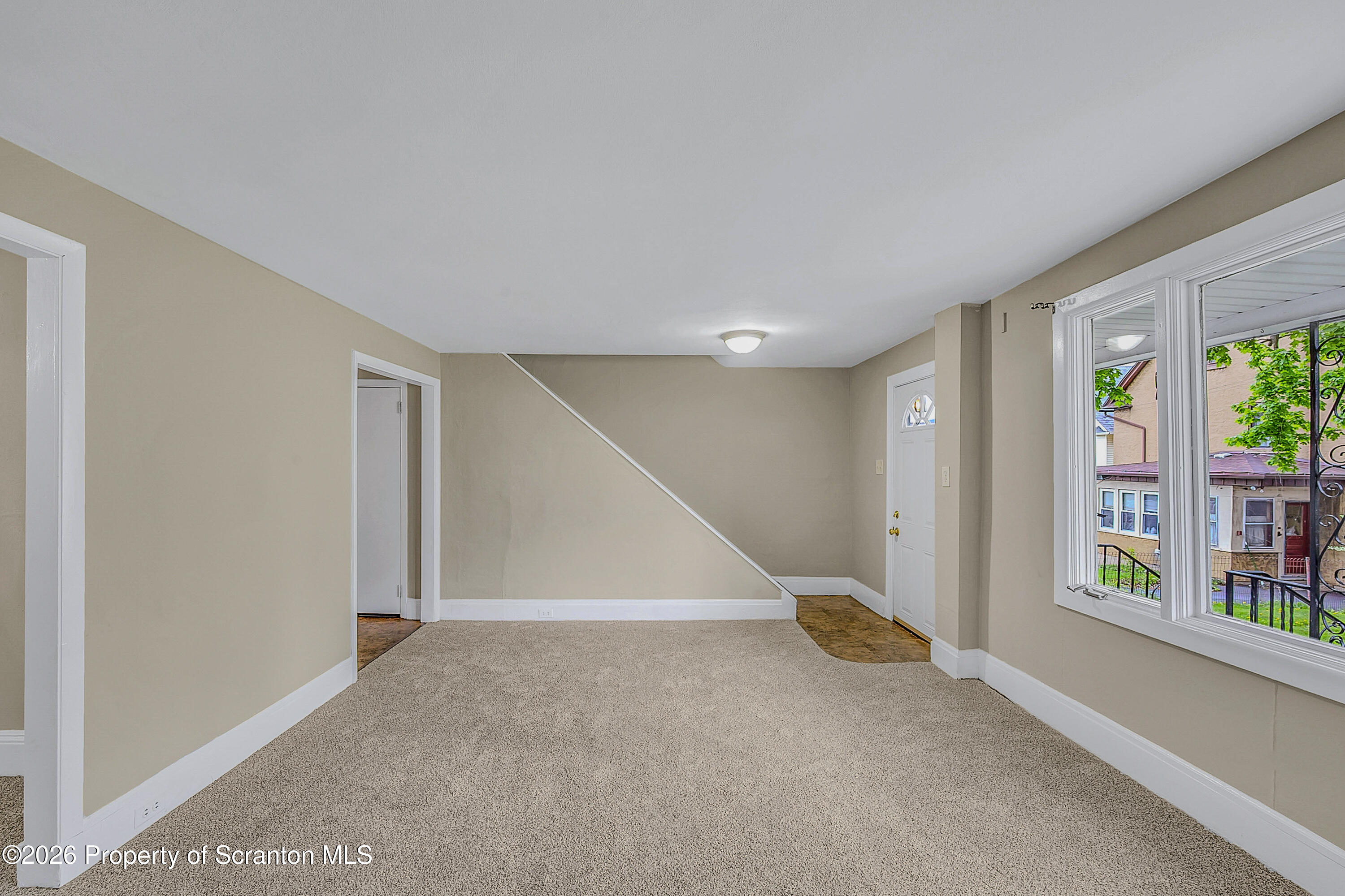 1120 Fisk Street Scranton, PA 18509 - Photo 3 of 22 R Fisk -11